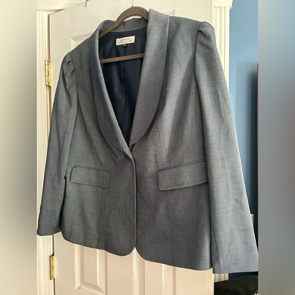 Tahari Blazer 14W